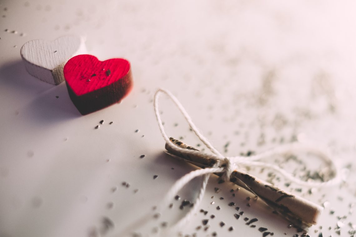 A plea to the single girl on Valentines Day | Single on Valentines Day | Singleness | Singleness Advice | Embracing Singleness | Being Single | Single Life | Single Christian | justbeautifullyhonest.com